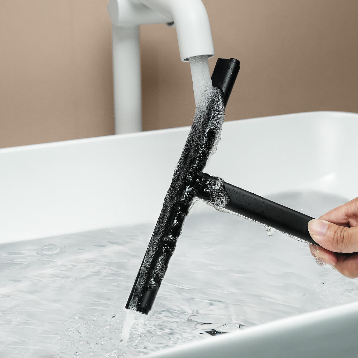 DUSCHABZIEHER mit Doppelhaken 21,5/22,5 cm - Schwarz, Kunststoff (21/22/4cm) - EMKE