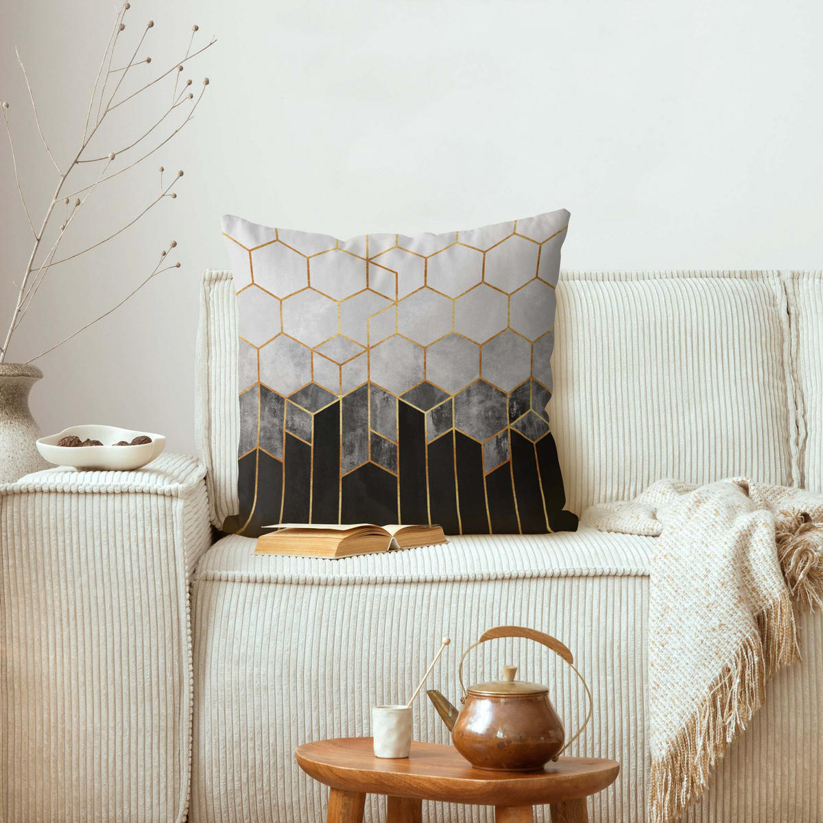 DEKOKISSEN Goldene Sechsecke Schwarz Weiß 50/50 cm - Schwarz, Textil (50/50/10cm) - Bilderwelten