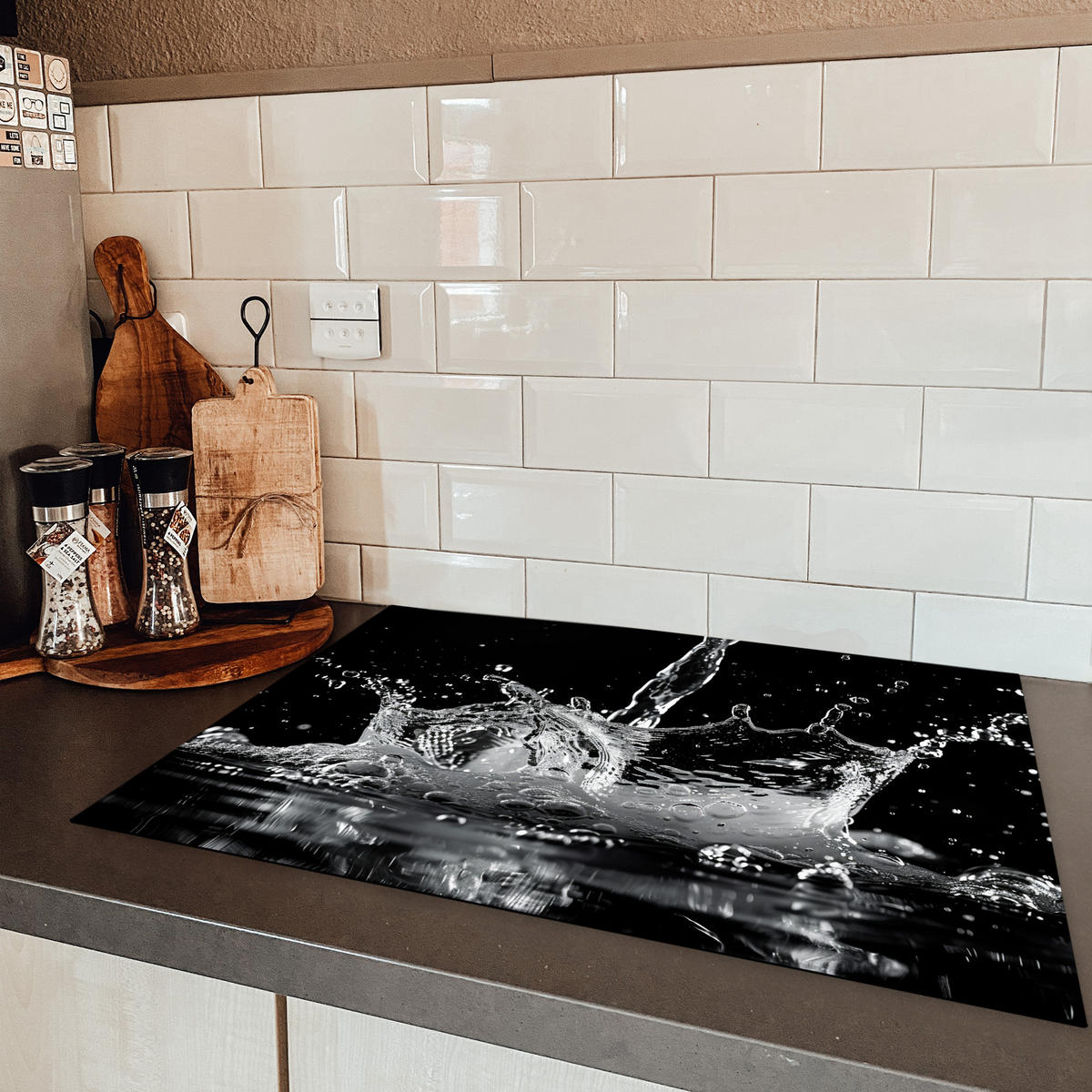 HERDABDECKPLATTE Wasser - Spritzwasser - Schwarz Herdabdeckung Induktionsfeld 75x52 cm - Schwarz, Kunststoff (75/52/0.2cm) - MuchoWow