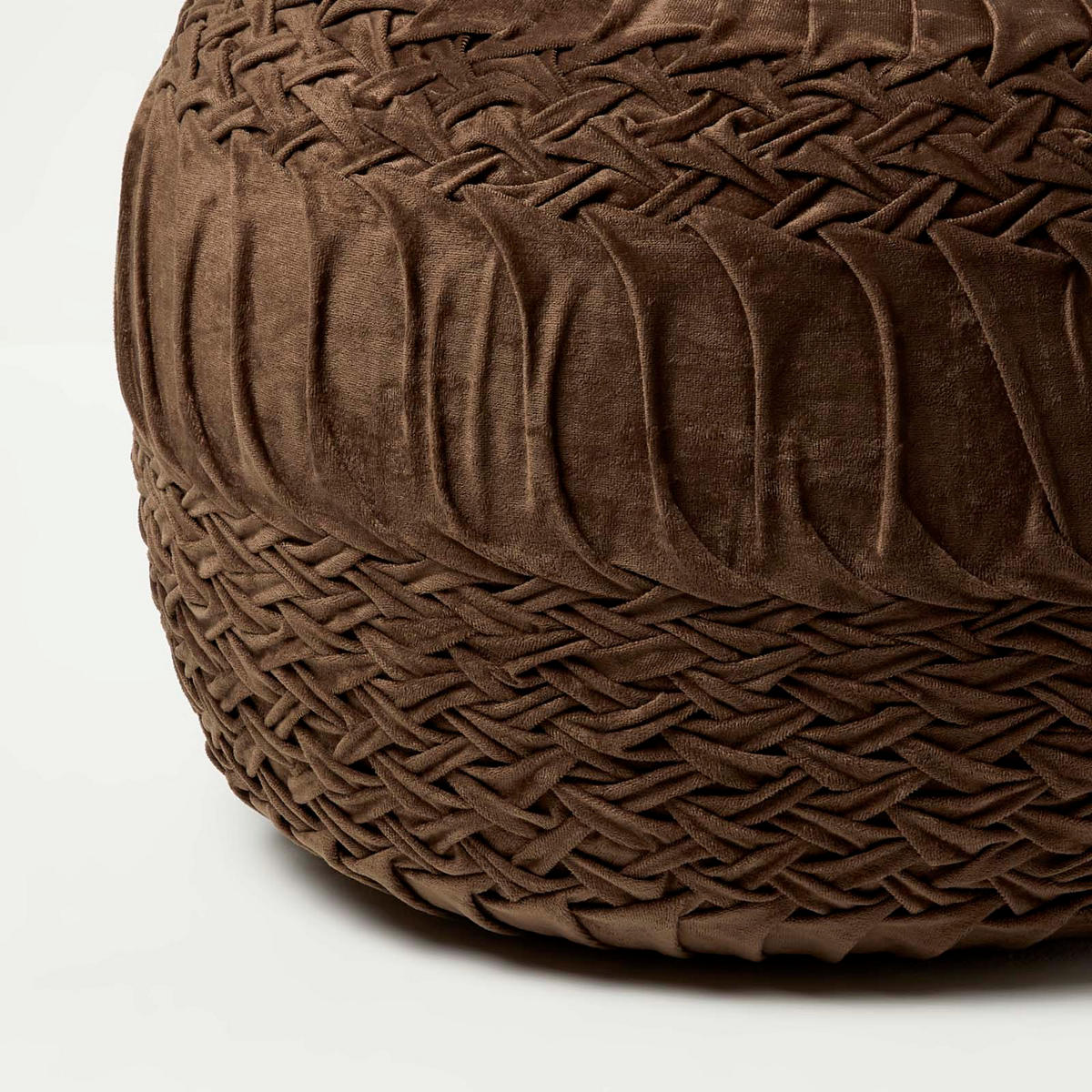SAMT-POUF Sofia braun, plissiert in Flechtoptik, 50/50/35 cm - Braun, Textil (50/35/50cm) - Homescapes