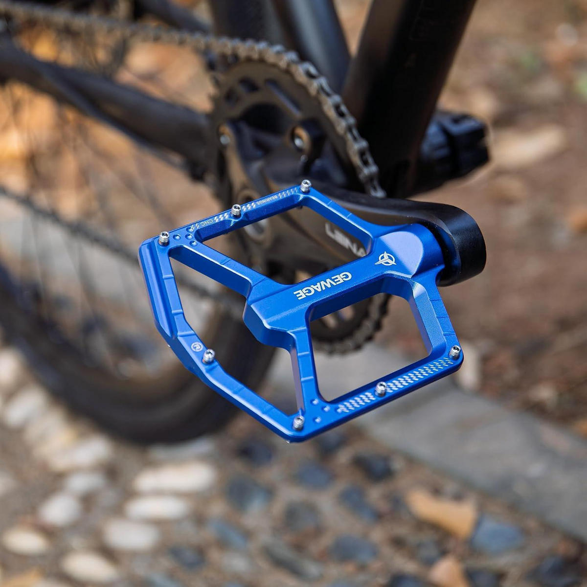 FAHRRADPEDALE CNC-Aluminium ultraflach mit 14 Pins Blau - Blau, Metall (11/1.5/12cm)