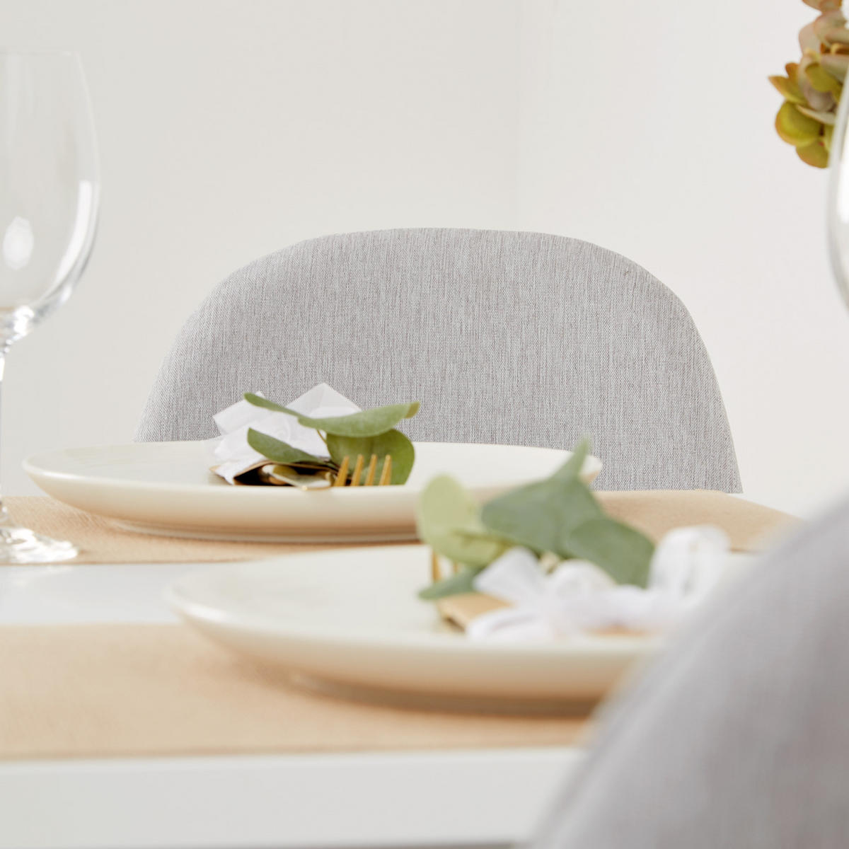 TISCHGRUPPE 80/80 cm in weiß mit 2 Stühlen grau - Weiß/Grau, Holz/Textil (80/88/80cm) - Homestyle4u