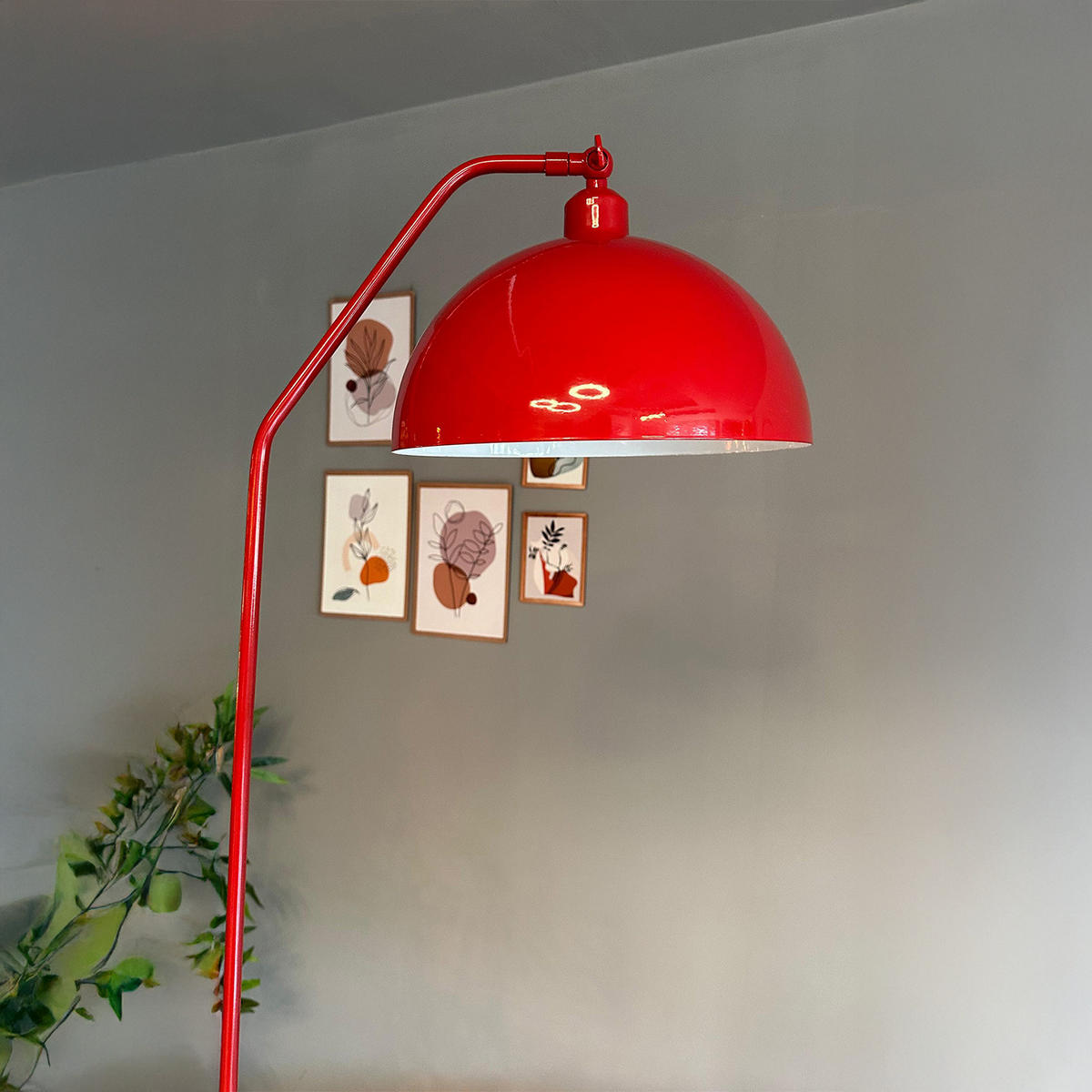 STEHLAMPE Helvik aus Metall mit E27, verstellbarer Lampenschirm - Rot, Metall (37/37/170cm) - Bamyum
