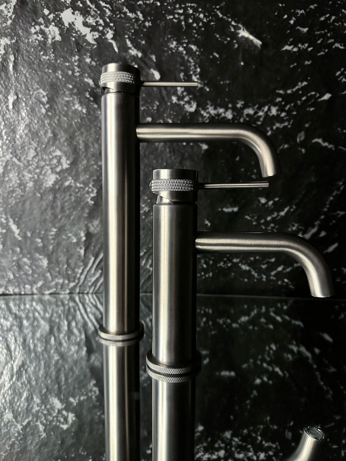 WASCHBECKENARMATUR Rea Lungo Grip Gun Grey Low - Titanfarben, Metall (5/16.5/9.8cm) - REA