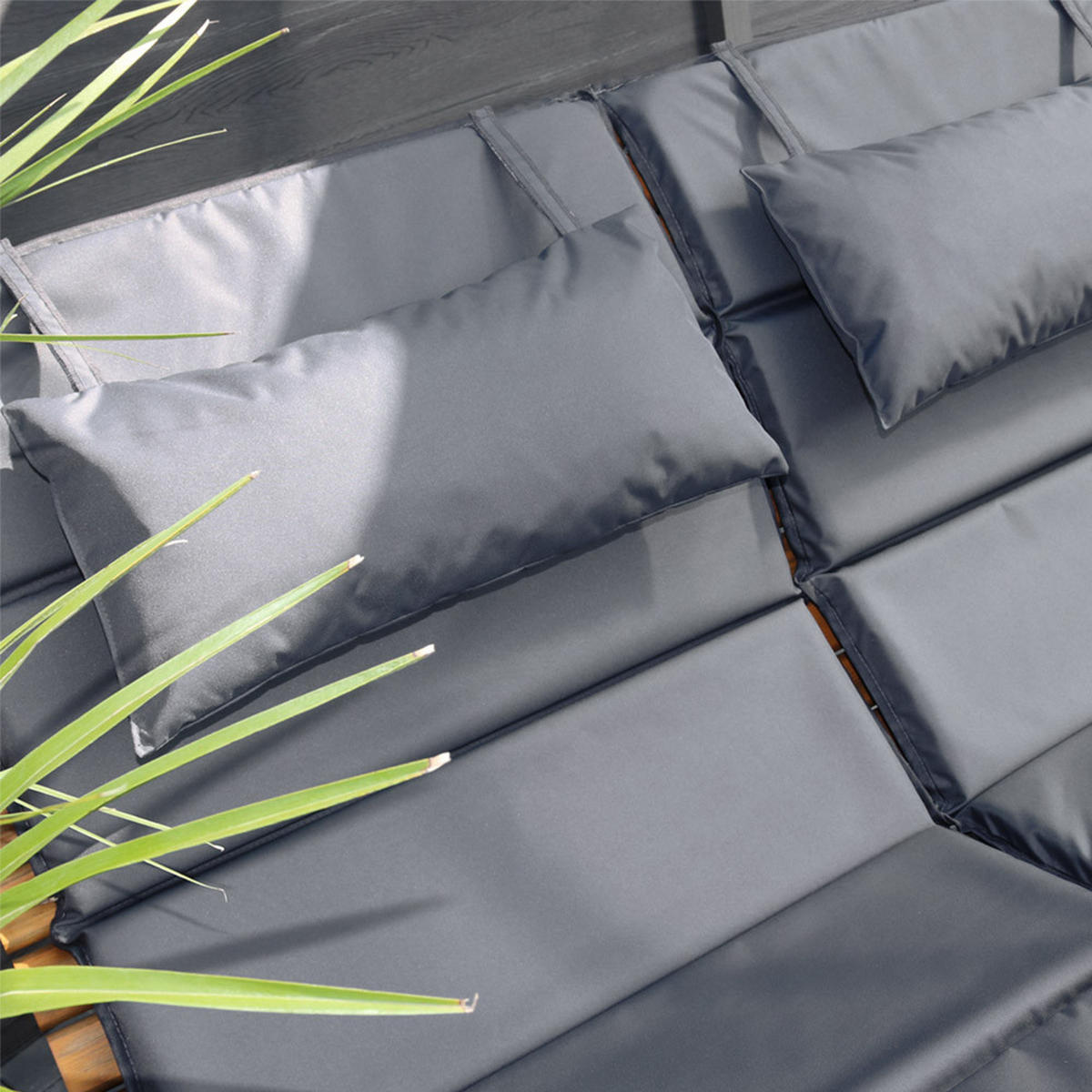 WELLENHOLZLIEGE TAIGA - 2 - Anthrazit/Lärchefarben, Holz (148/105/152cm) - Home Deluxe