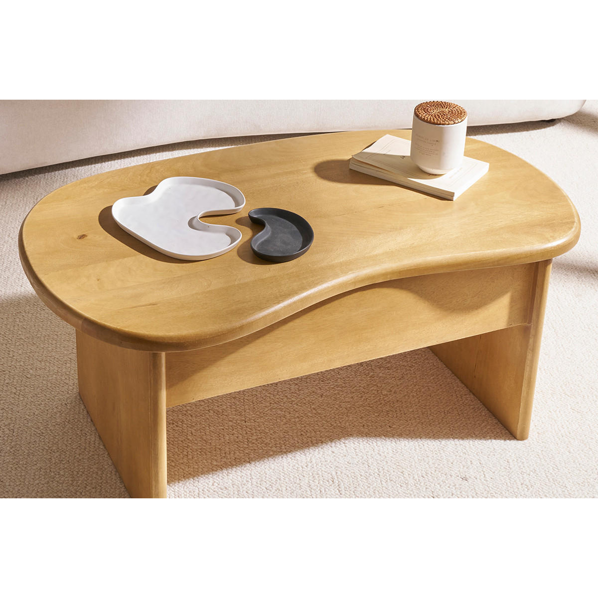 COUCHTISCH Bohnenform Ablage Massives Mangoholz B95 cm KOKOA - Eiche Bianco, Holz (95/54/40cm) - Miliboo