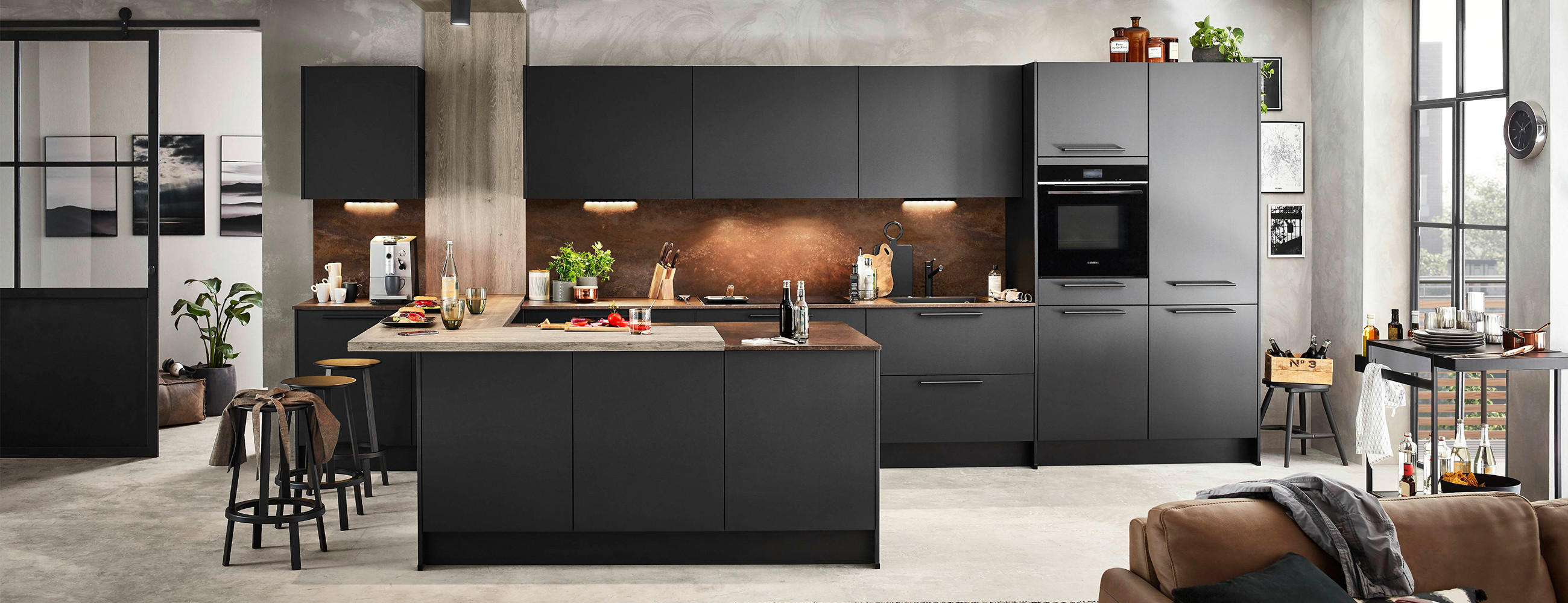CELINA Küche, Küche in schwarz, Holzelemente in der Küche, Industrial Style Kitchen