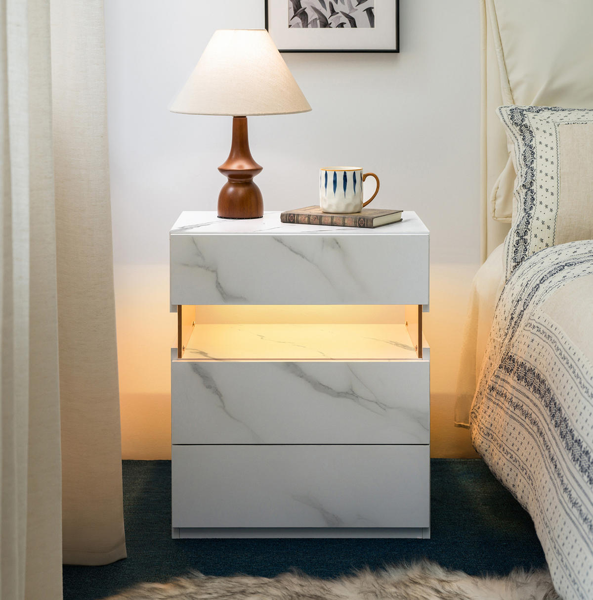 NACHTTISCH in Mattweiß mit 3 Schubladen und LED-Beleuchtung,48/38/61 cm - Weiß, Holzwerkstoff (38/61/48cm) - Flora Grace