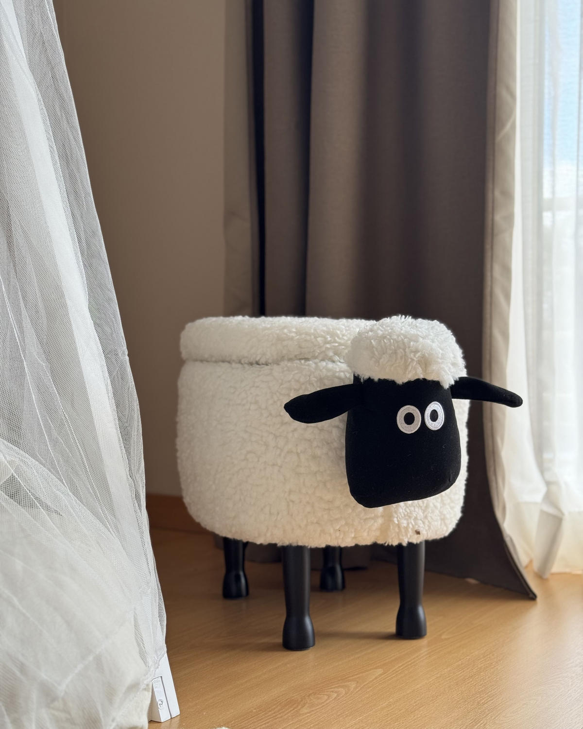 STOLIČKA VE TVARU ZVÍŘÁTKA Bílá Sheep 35/55/40 cm - bílá, textil/plast (55/40/35cm) - Beliani