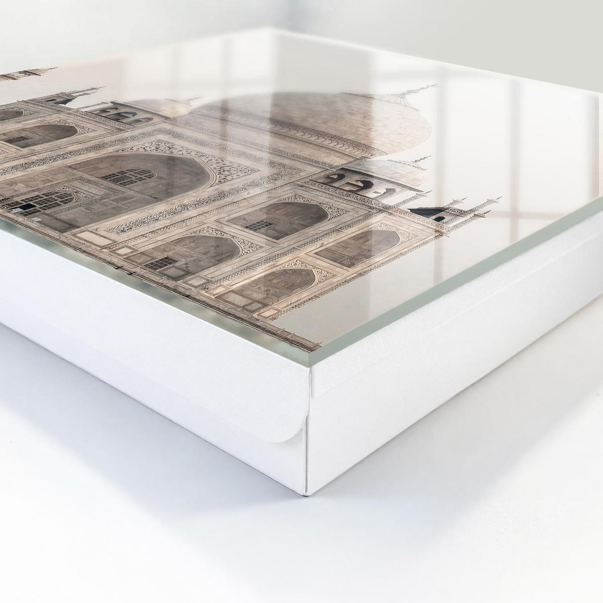 SCHLÜSSELBOX Weiß 30x30 cm – Türöffnung nach rechts - Ein majestätisches Gebäude - Beige, Metall (30/30/5cm) - TULUP