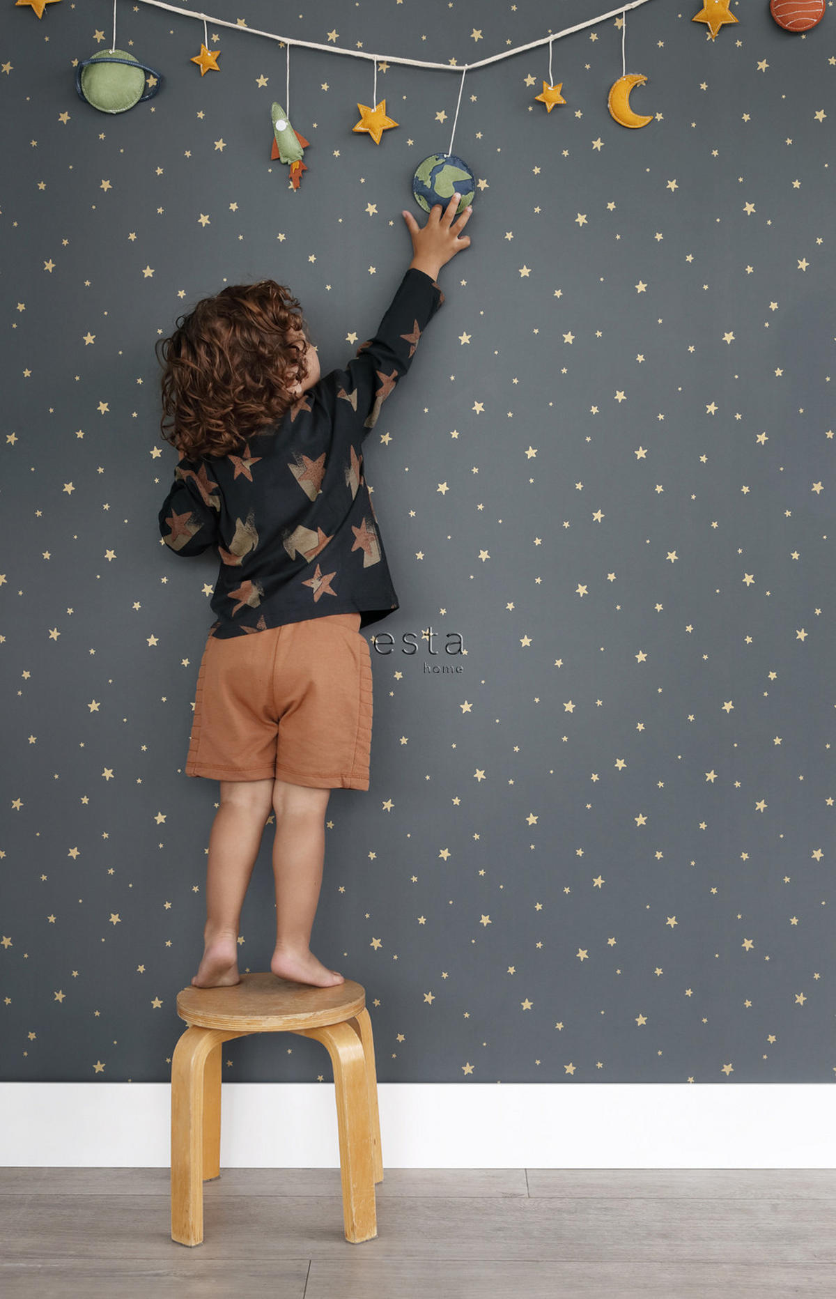 TAPETE kleine Sterne 53 cm x 10.05 m - Goldfarben, Papier (53/0.1cm) - ESTAhome