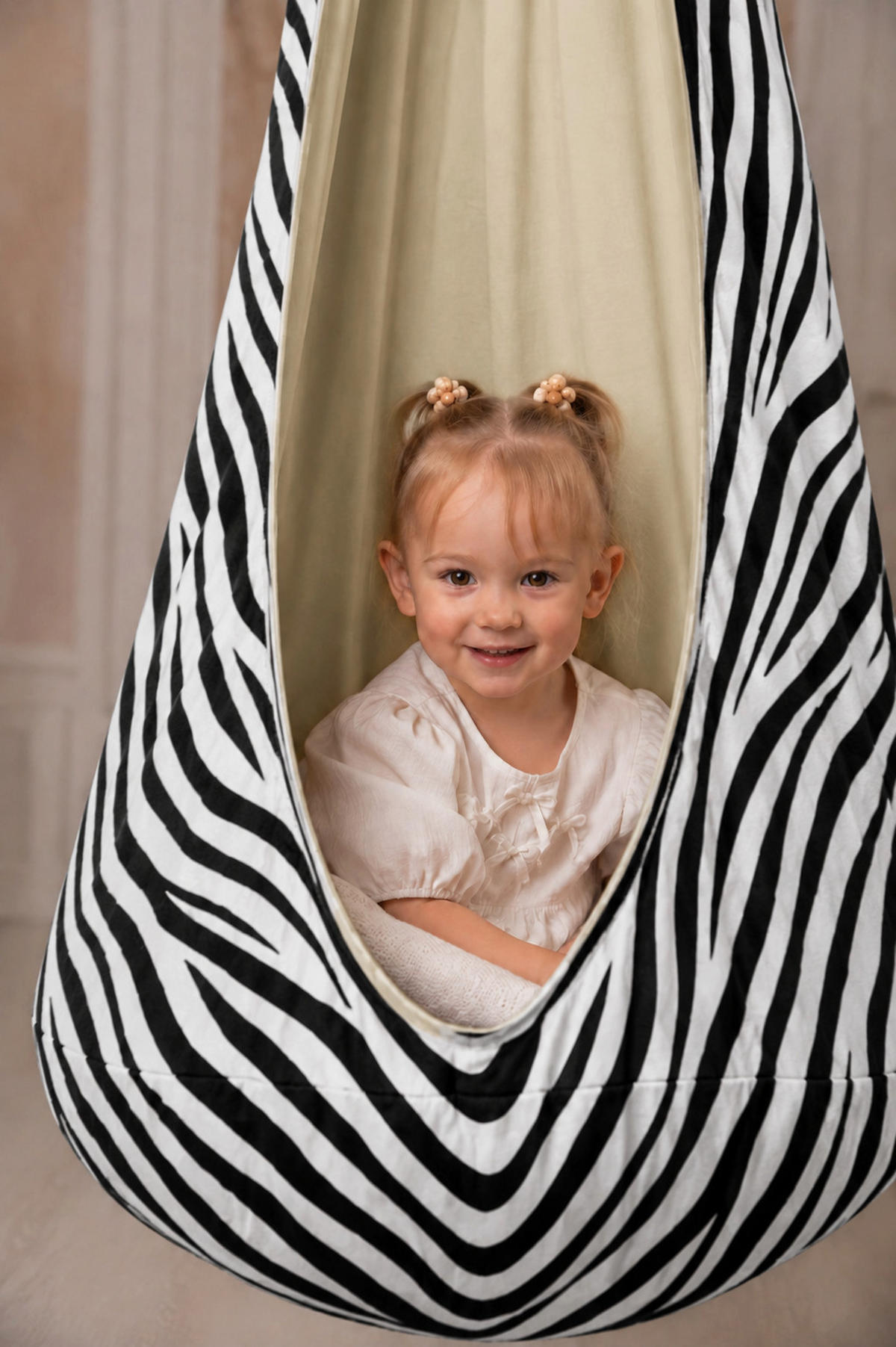 KINDER-HÄNGESESSEL XXL Zebra – weiche Cocoon-Schaukel zum Spielen und Entspannen - Weiß, Textil (85/180/85cm) - Bees & Blooms