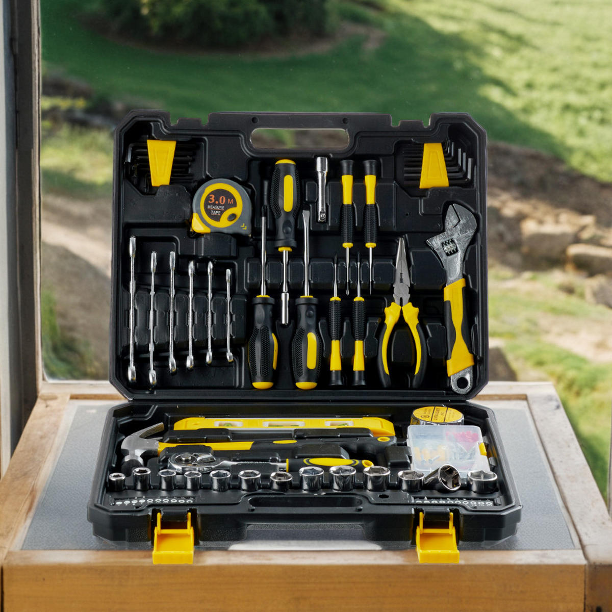 WERKZEUGSATZ 108-tlg. in Gelb/Schwarz Haushalts-Werkzeugset im Koffer aus Metall - Gelb, Metall (31/40.5/8cm) - Livingandhome