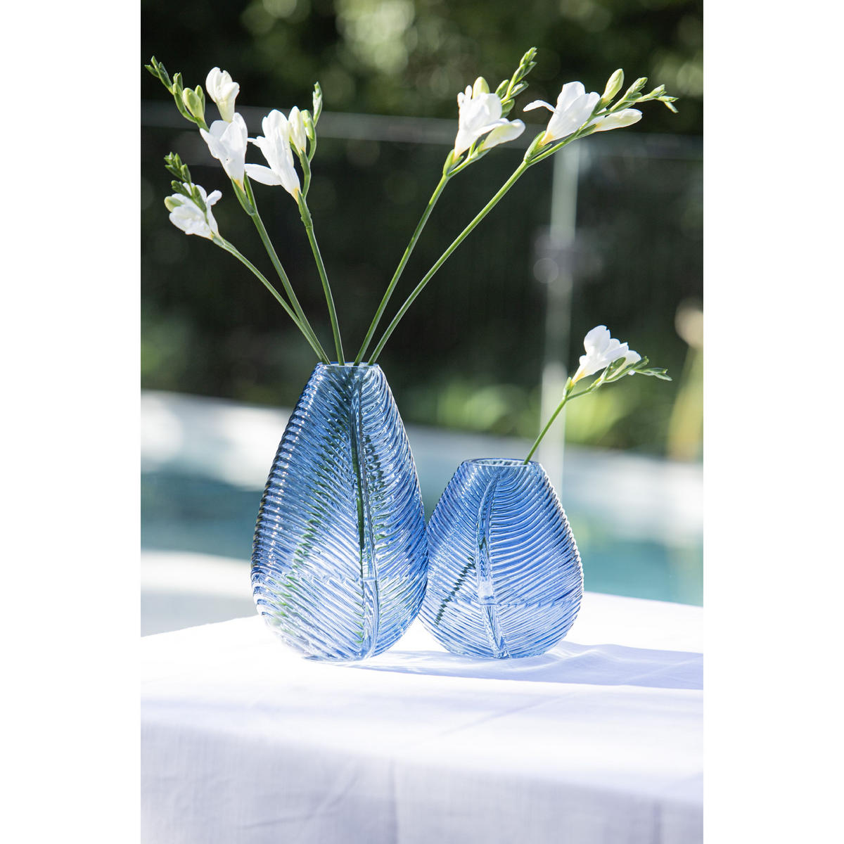 GLASVASE Chelsea mit Blattdesign - Blau, Glas (15cm) - Ladelle