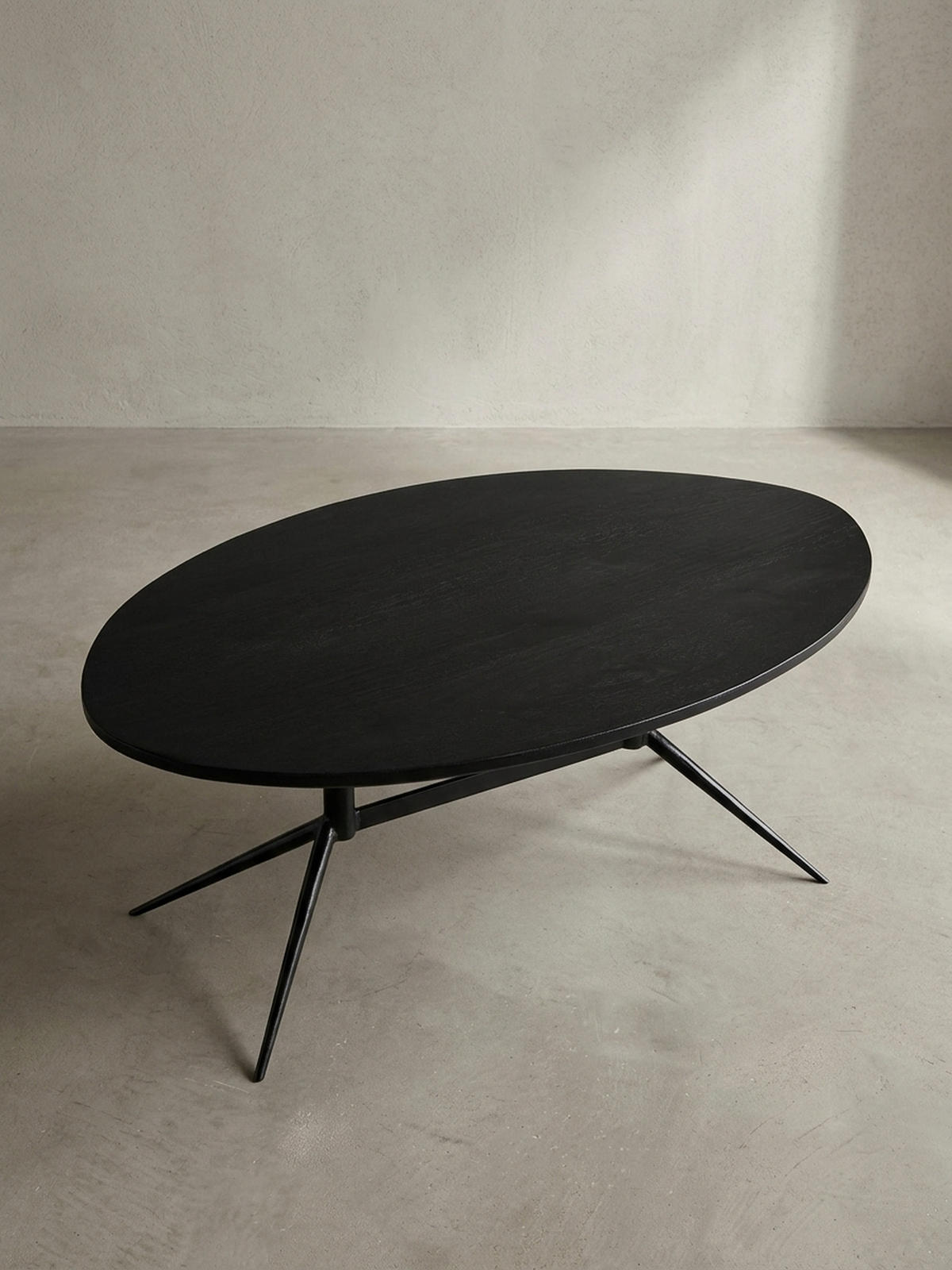 COUCHTISCH Oval in Schwarz aus Mango Massivholz und Metall, 90x50x35 cm mit natürlicher Holzmaserung - Schwarz, Holz/Metall (50/90/35cm) - KADIMA DESIGN