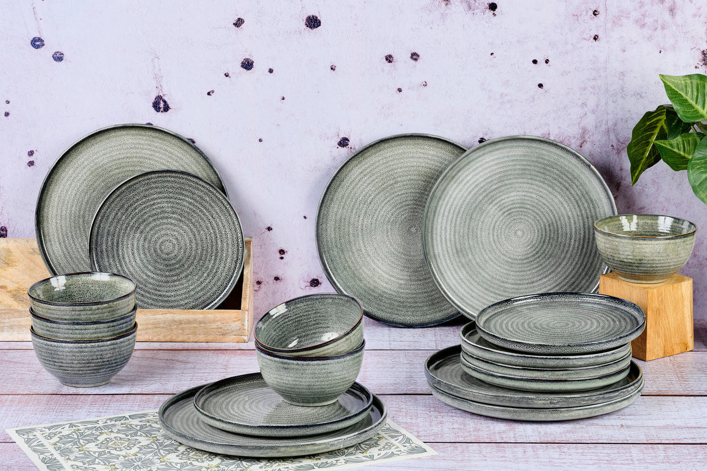 SERVICE Die Essentials Zen - 18 Teile - Naturfarben - Grau, Keramik (1/1/1cm) - Björn