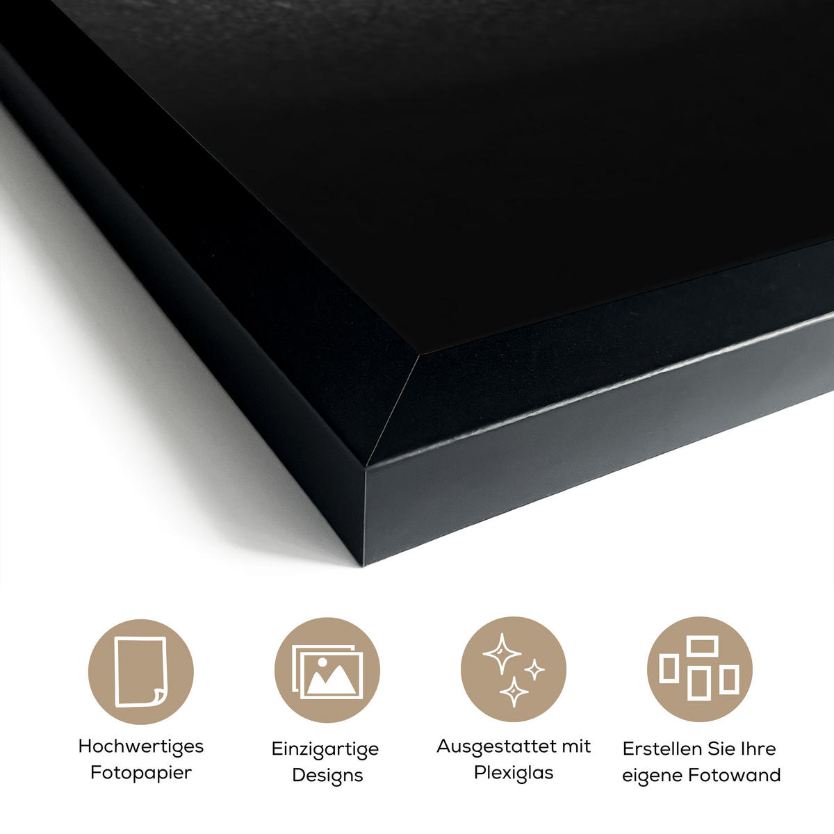 GERAHMTES BILD Frau - Schwarz - Gold - Gesicht - Lippen 60x80 cm - Goldfarben, Papier (60/80cm) - MuchoWow