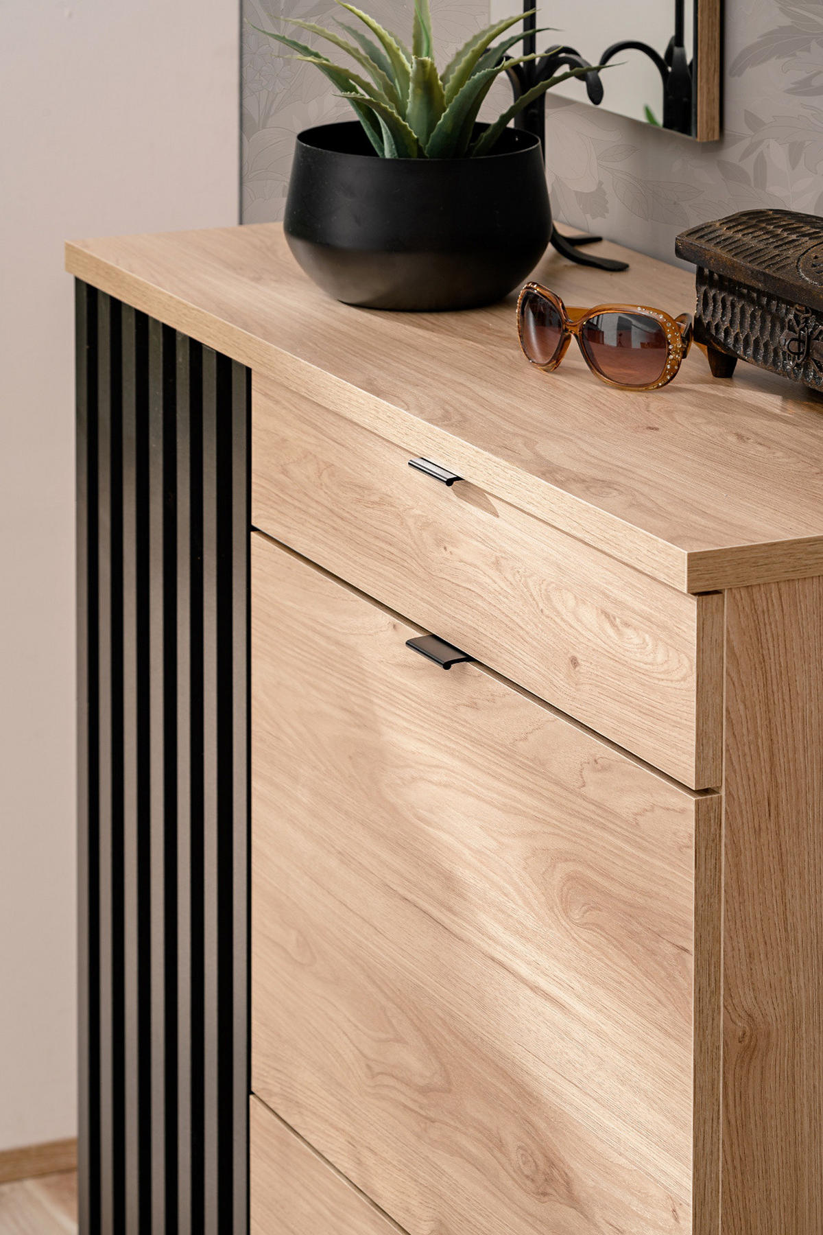 SCHUHSCHRANK Eiche Jackson, schwarz 90 cm, Schuhkommode mit Kippern - Eichefarben/Schwarz, Holzwerkstoff/Kunststoff (90/94/35cm) - Furn.Design