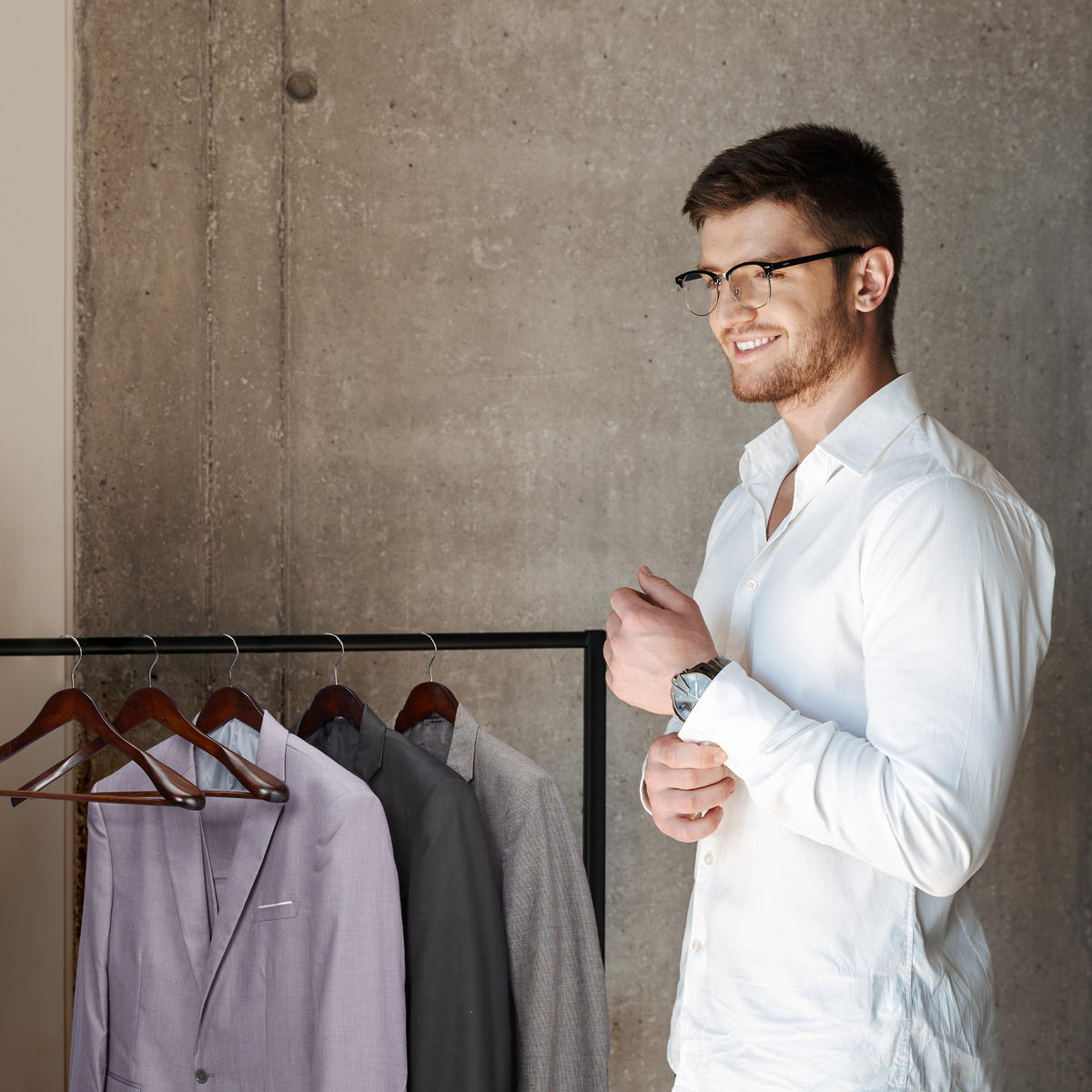 5XVEŠIAKY na oblek - tmavohnedá, kov/drevo (44.5/24/5.5cm) - Relaxdays