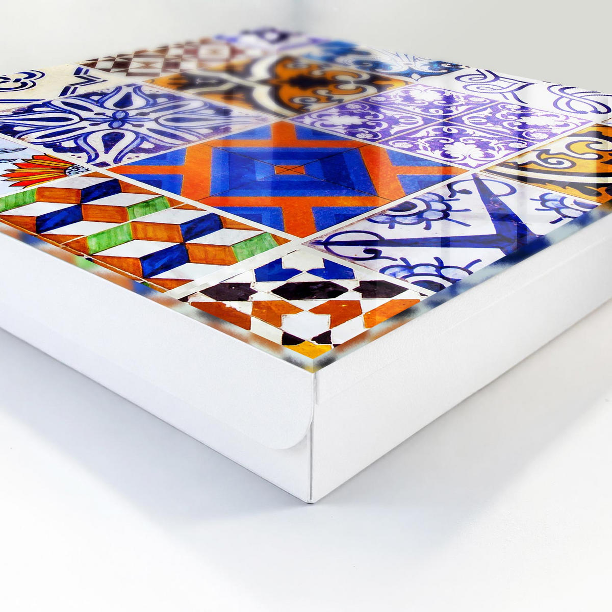 SCHLÜSSELBOX Weiß 30x30 cm – Türöffnung nach rechts - Bunte Fliesen - Blau, Metall (30/30/5cm) - TULUP