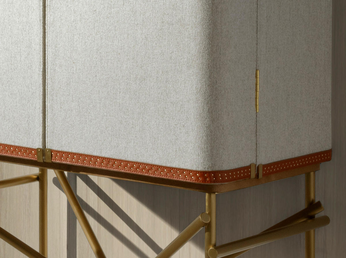 HIGHBOARD Großes Sideboard, Stoff, Nussbaum und goldfarbener polierter Stahl 82/53/169 cm - Hellgrau, Holzwerkstoff/Metall (82/169/53cm) - ANGEL CERDA