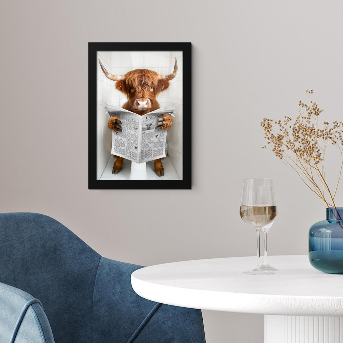 GERAHMTES BILD Schottisches Hochlandrind - Tier - Zeitung - Toilette 20x30 cm - Kastanienfarben, Papier (20/30cm) - MuchoWow