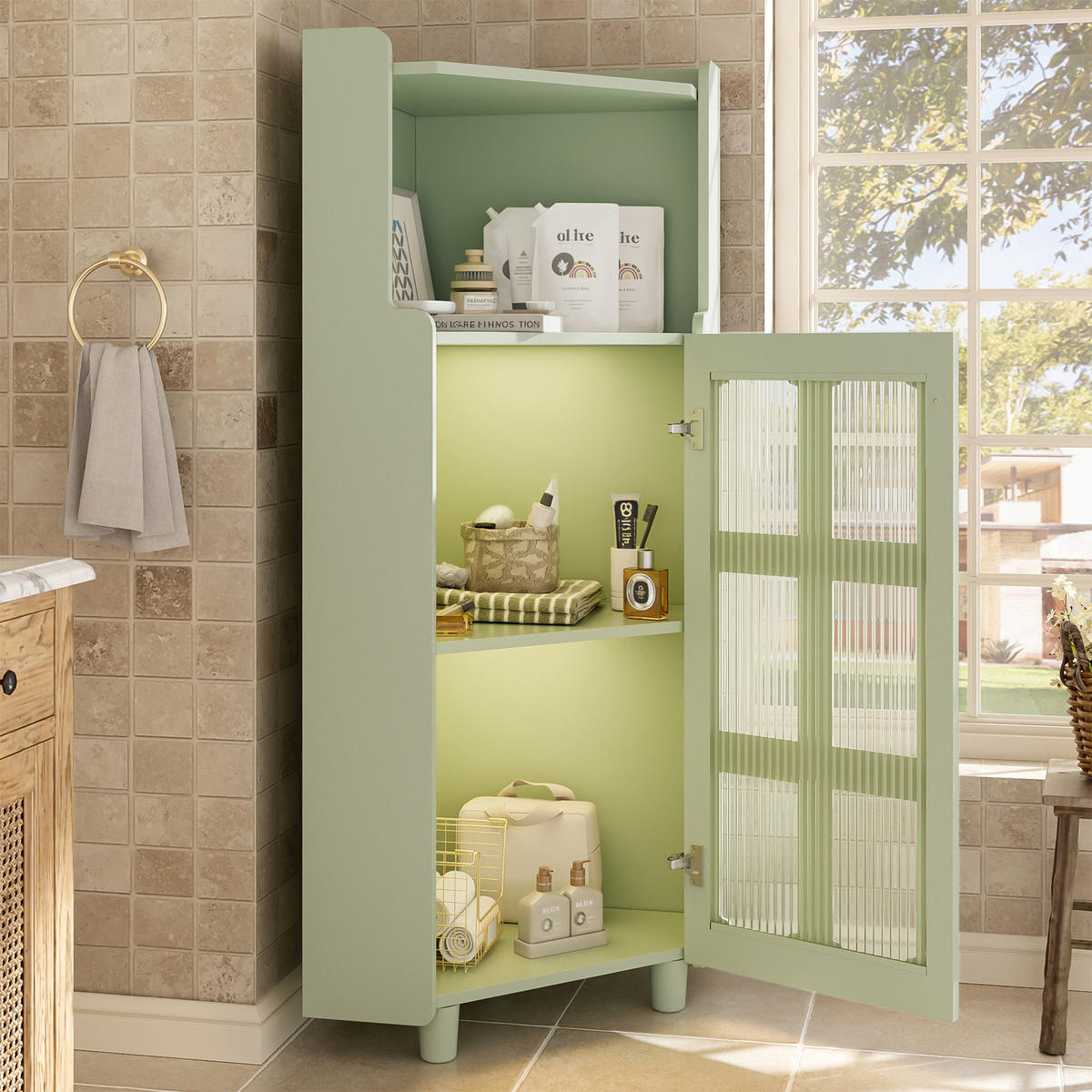 ECKSCHRANK in Grün lackiert mit App-gesteuerter LED & Glasvitrine - Mintgrün, Holzwerkstoff (63/124/45cm) - Urban Meuble