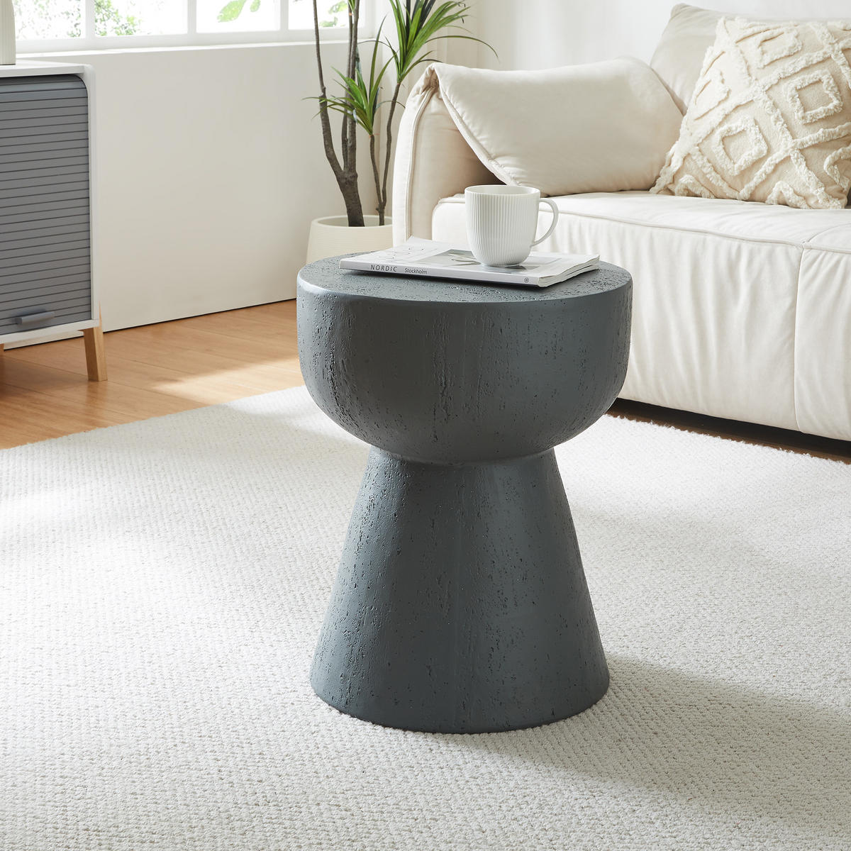 PŘÍSTAVNÍ STOLEK Oulvepijanse - tmavě šedá, kámen (40/40/51cm) - [en.casa]