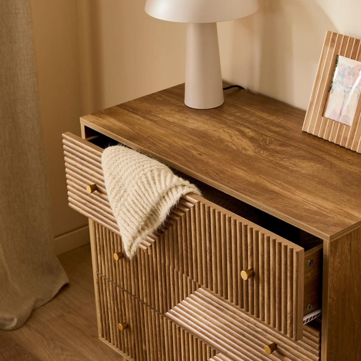 KOMMODE mit 3 Schubladen und Lamellenfronten - Eden 80/40/75 cm - Eschefarben, Holzwerkstoff (40/75/48cm) - Calicosy