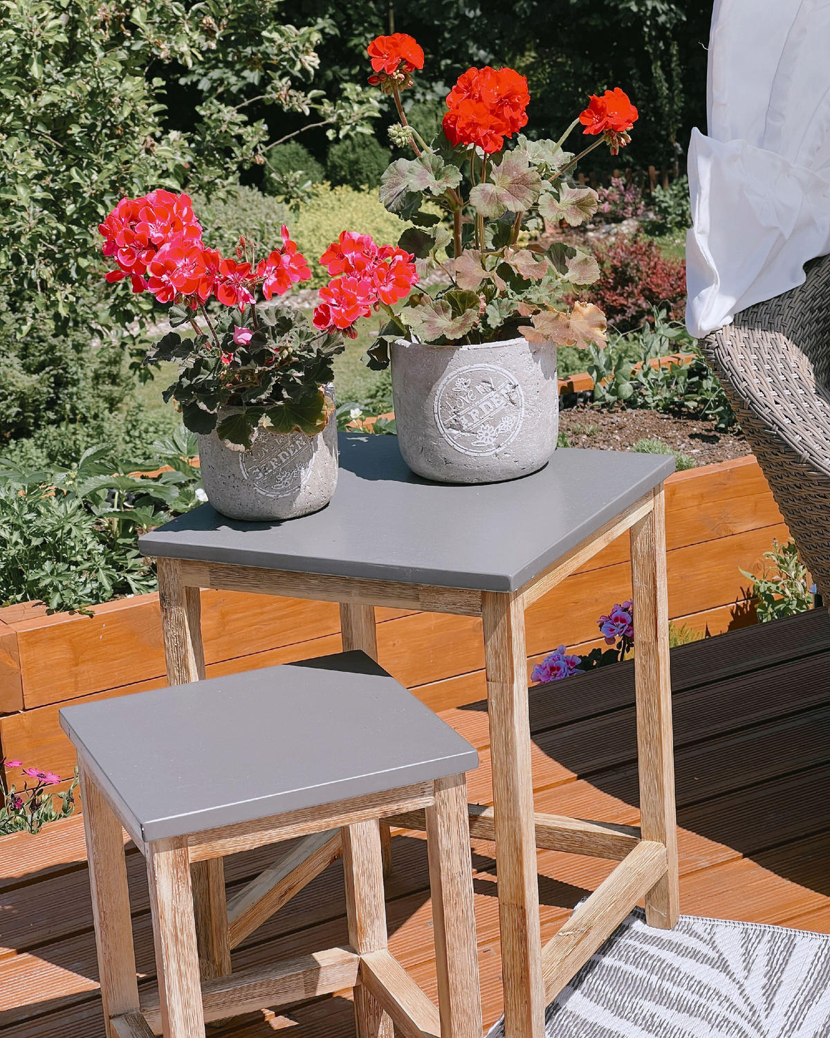 GARTENSTUHL 2er-Set Akazienholz grau Ostuni - Grau, Stein (50/45/40cm) - Beliani