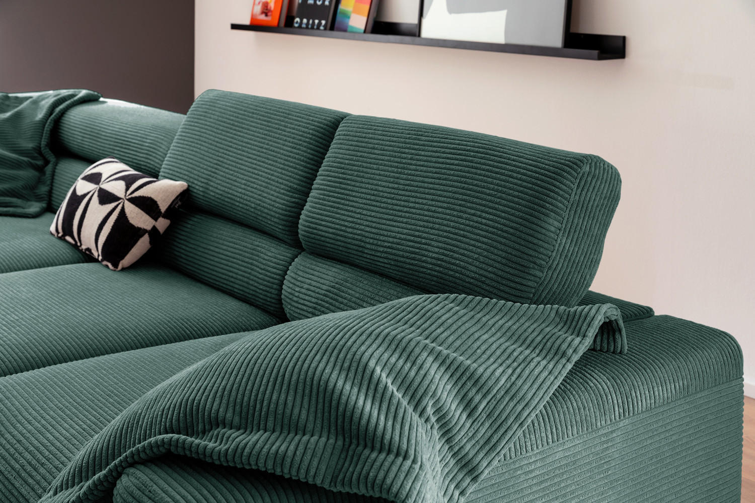 ECKSOFA MIT MOTORISCHEM SITZVORZUG DELIA Smaragdgrün Cord - Smaragdgrün/Schwarz, Textil/Metall (312/219cm) - KAWOLA