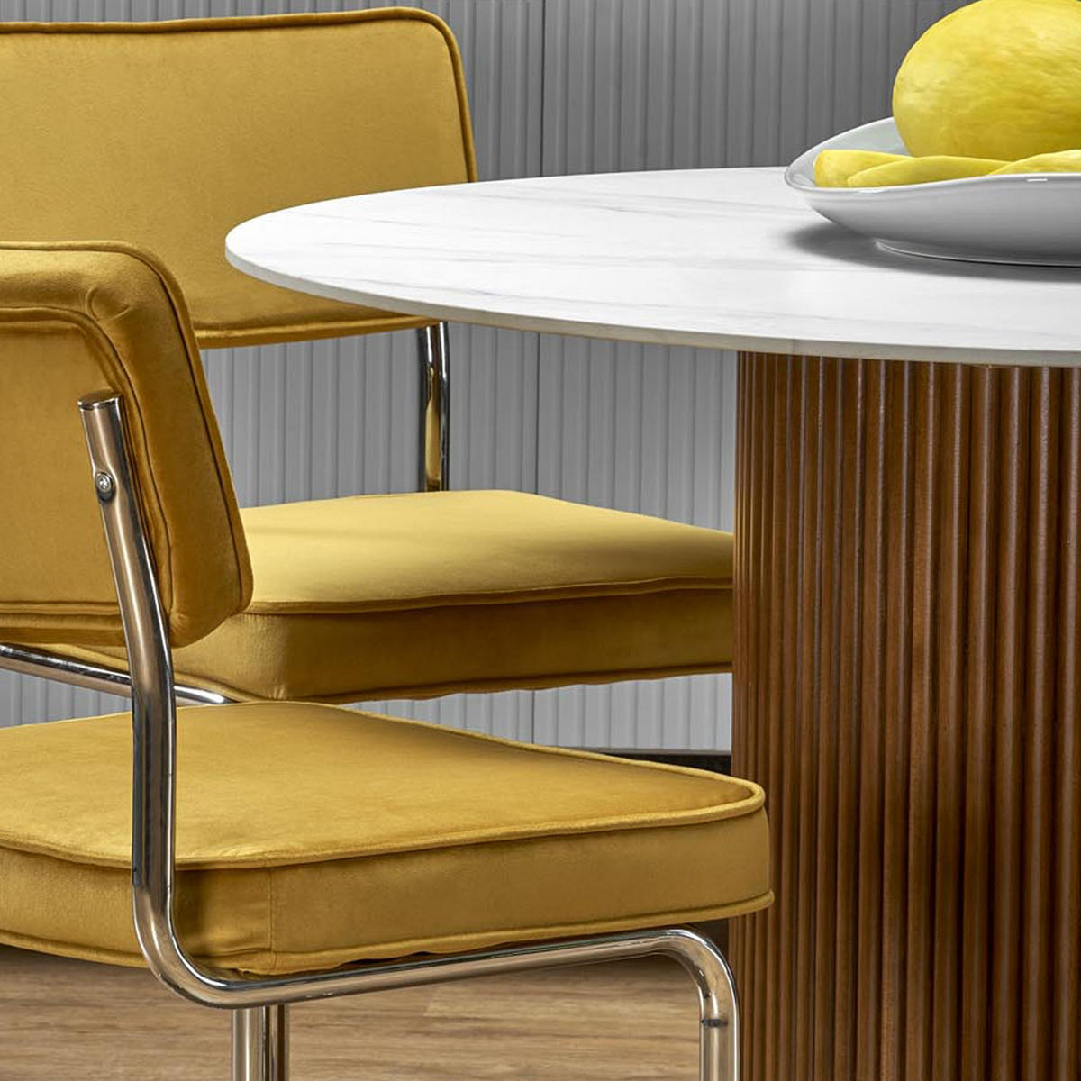 ESSTISCH MIRA Marmorplatte, Säulenfuß - Walnussfarben/Weiß, Keramik/Holz (120/120/76.5cm) - KONSIMO®