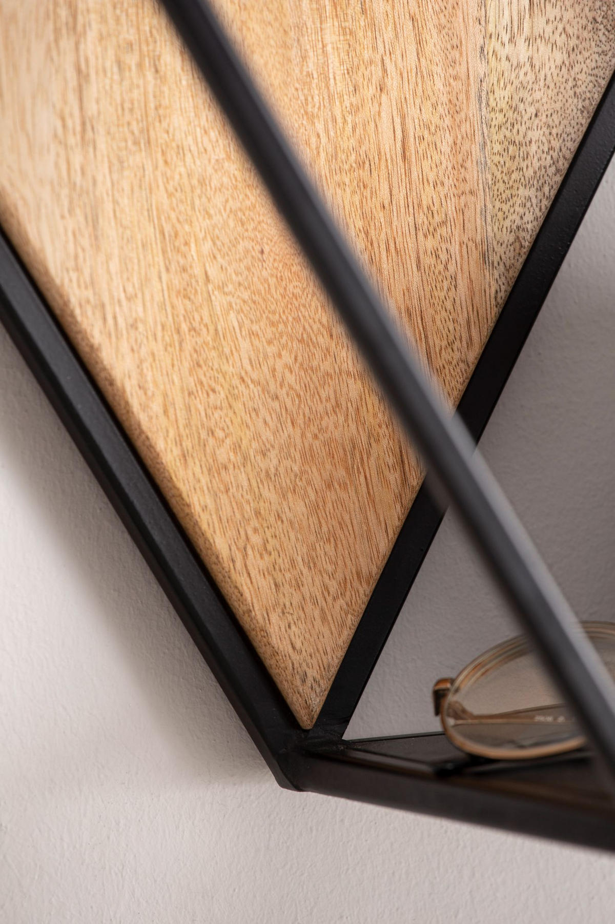 WANDREGAL Mango Massivholz Metall Industrial Stil 60x52x20 cm Sechseckig mit 3 Ablagen - Schwarz, Holz (60/52/20cm) - KADIMA DESIGN
