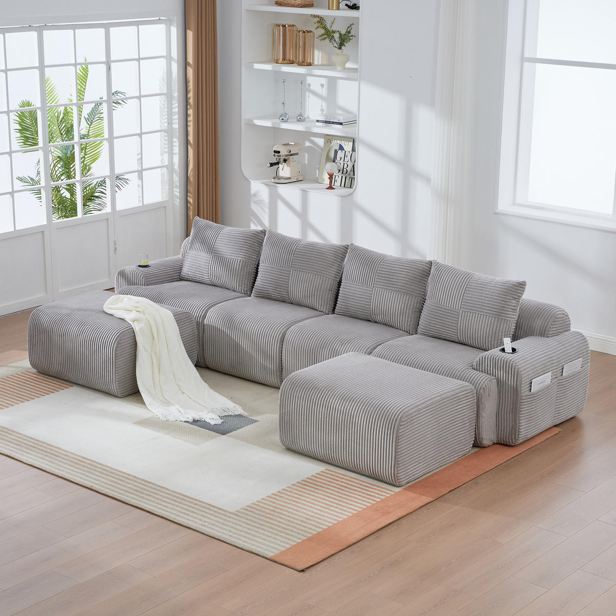 WOHNLANDSCHAFT 4-Sitzer Cord Hellgrau mit Getränkehalter, Aufbewahrungstasche und 2 Hockern - Hellgrau, Textil (333/80/174cm) - WISHDOR