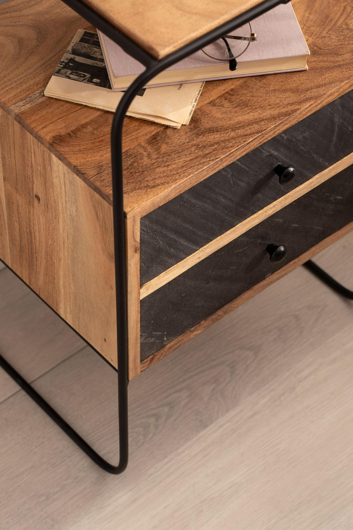 NACHTTISCH Massivholz Steinoptik 2 Schubladen Ablage Metallgestell, Akazie 40x30x60 cm - Schwarz/Akaziefarben, Holz/Metall (40/60/30cm) - KADIMA DESIGN