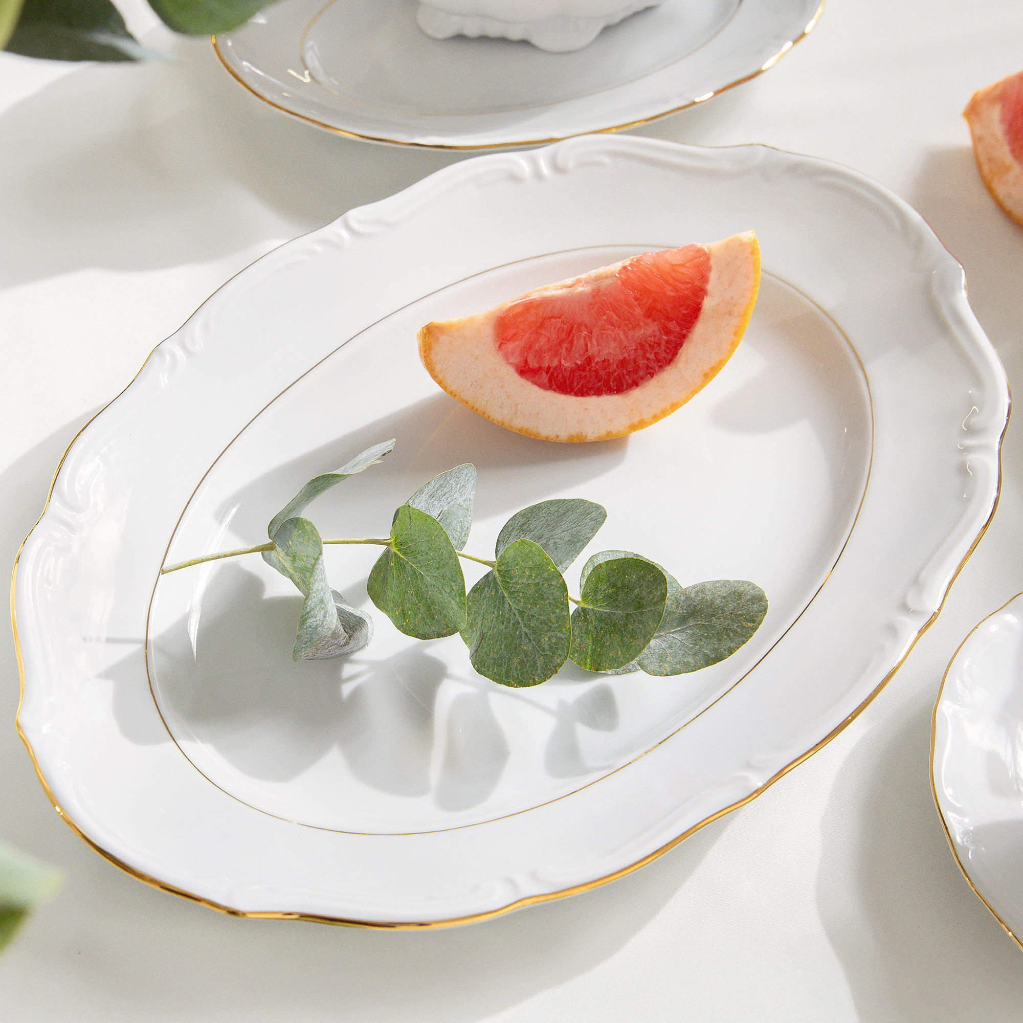 SERVIERPLATTE Chodziez MARIA TERESA Porzellan mit Goldrand, Weiß / Gold - Goldfarben/Weiß, Keramik (22/3/22cm) - KONSIMO®