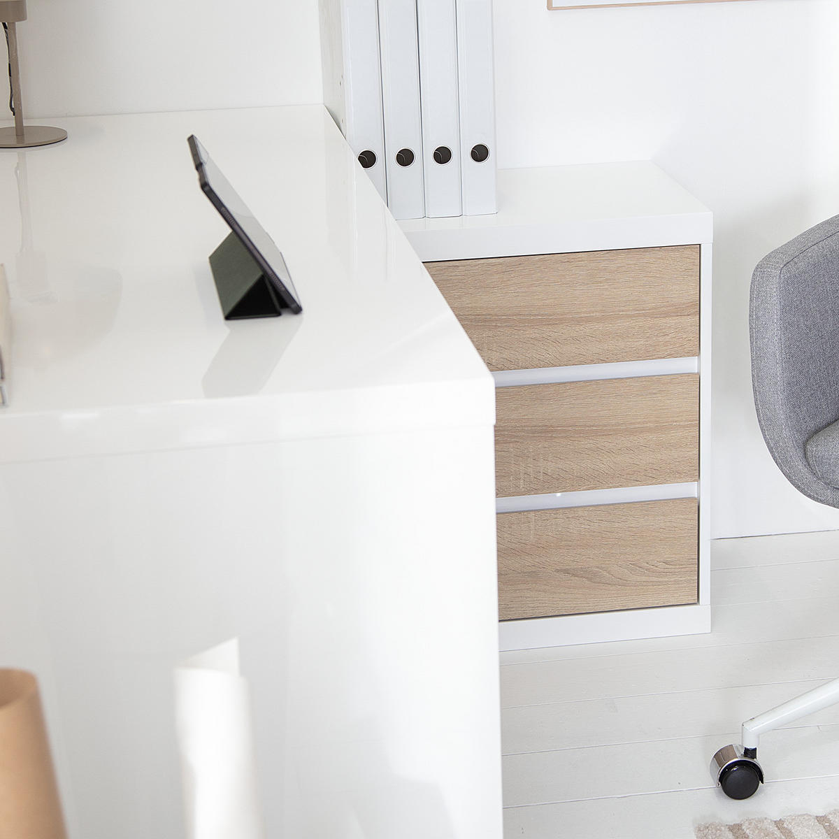 ECKSCHREIBTISCH - Weiß Hochglanz/Eichefarben, Holzwerkstoff (115/140/75cm) - home24