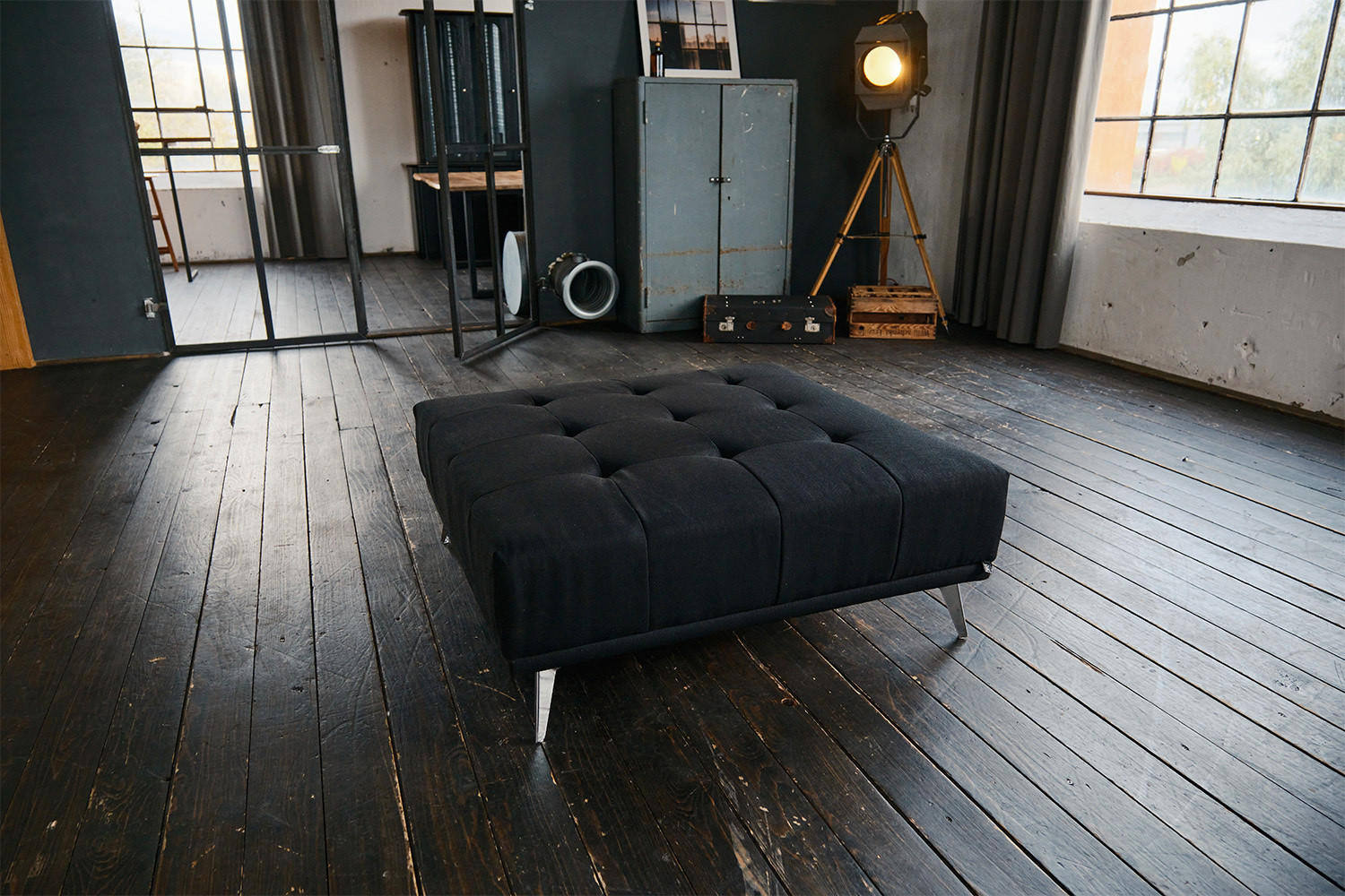 HOCKER WIOLO Schwarz Webstoff - Silberfarben/Schwarz, Textil (110/42/110cm) - KAWOLA