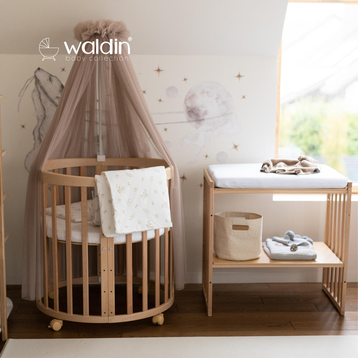 BABYBETT NATUR OVAL 7in1 mit Matratze und Himmelset - Taupe/Naturfarben, Holz/Textil