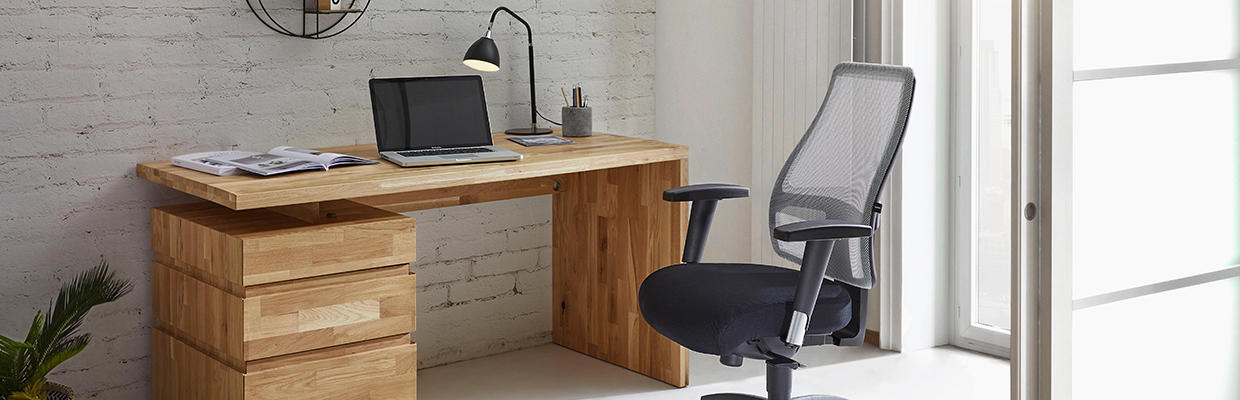 Arbeitszimmer ergonomischer Bürostuhl