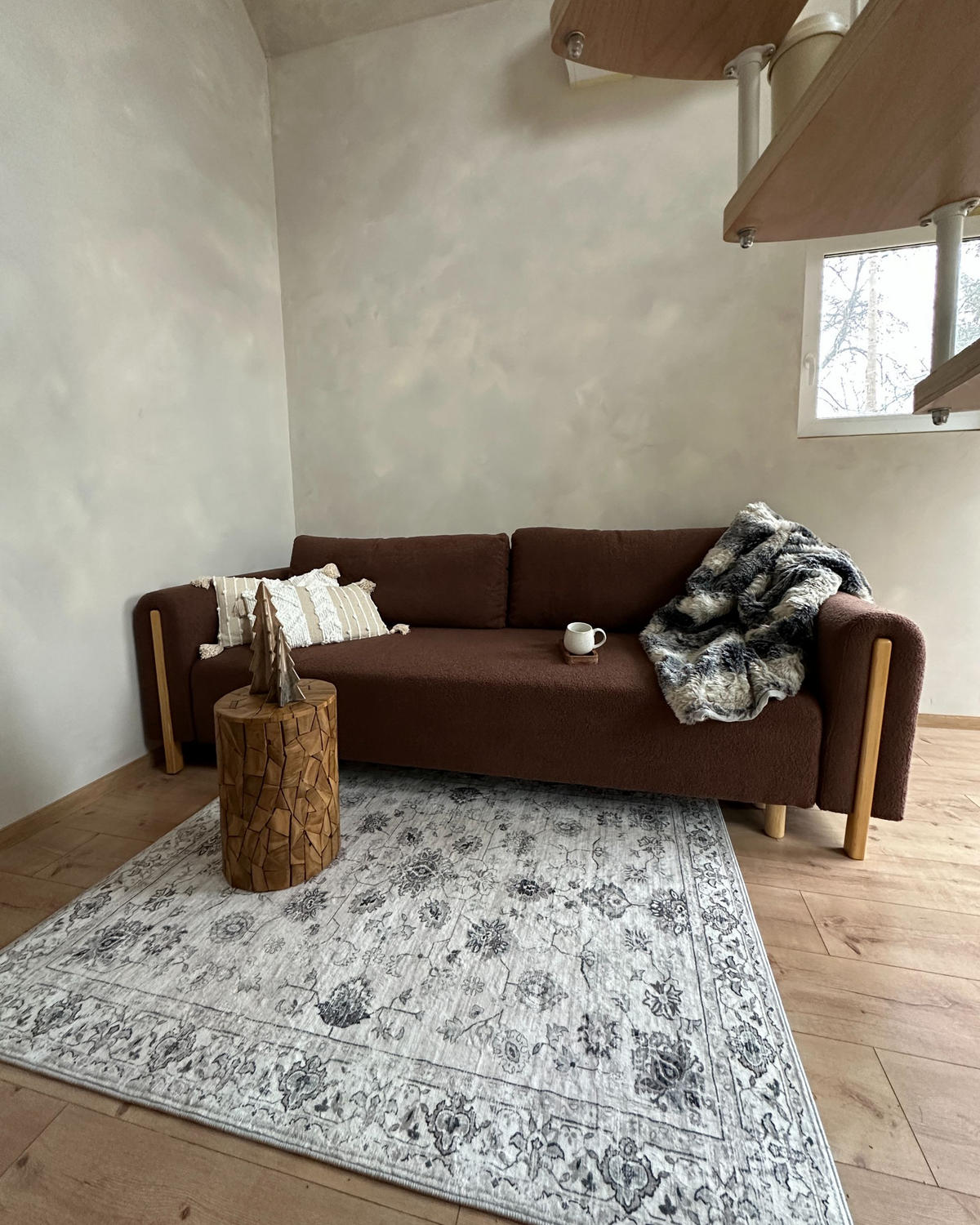 ROZKLÁDACÍ POHOVKA 3-místná Bouclé Hnědá s úložným prostorem Kvam - hnědá, textil (242/85/99cm) - Beliani