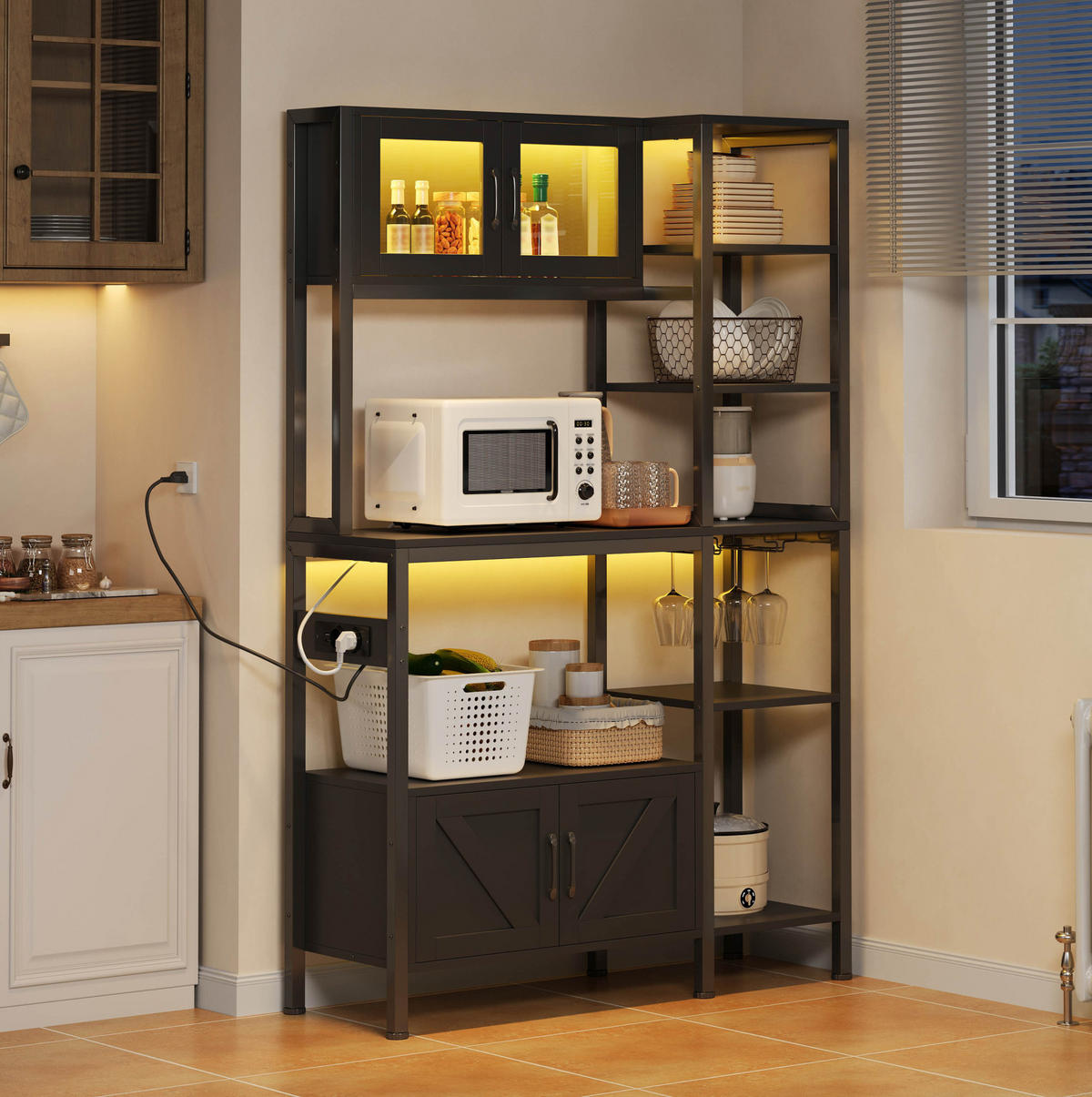 BUFFET aus MDF und Stahl 40x115x180 cm Schwarz mit LED-Leiste, Steckdosenmodul und viel Stauraum - Schwarz, Holzwerkstoff (115/180/40cm) - Modfu