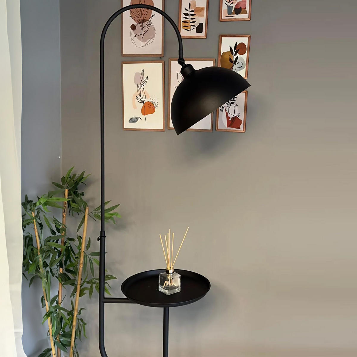 STEHLAMPE Gorkiede aus Metall mit Dimmer und Ablage - Schwarz, Metall (37/37/170cm) - Bamyum