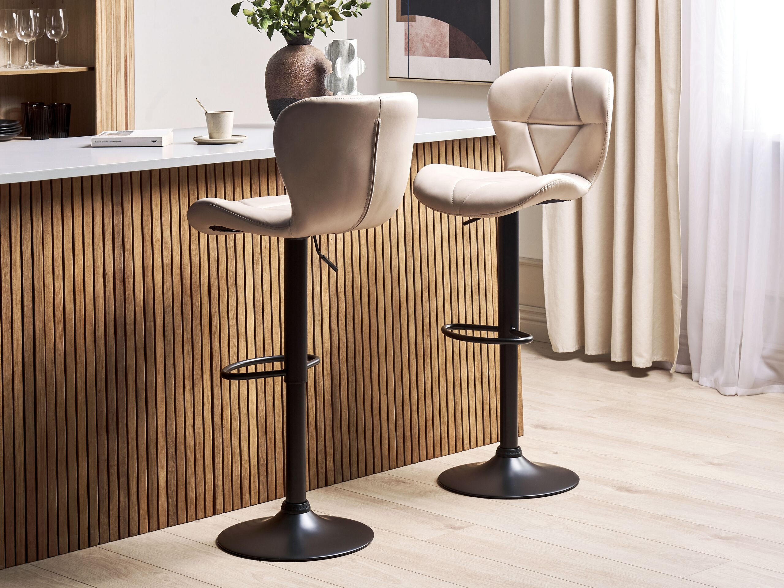 BARHOCKER 2er-Set Kunstleder hellbeige/schwarz höhenverstellbar Valetta - Beige/Schwarz, Kunststoff (46/51cm) - Beliani