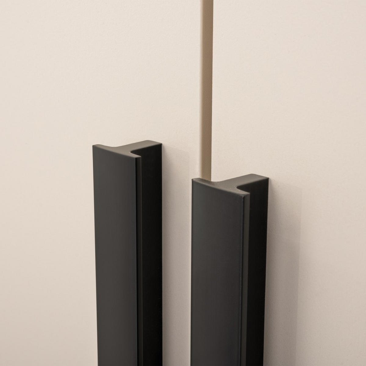 DREHTÜRENSCHRANK Giana mit 4 Türen, 210 cm, Beige Sand - Sandfarben/Beige, Holzwerkstoff (210/215/64.5cm) - Beautysofa