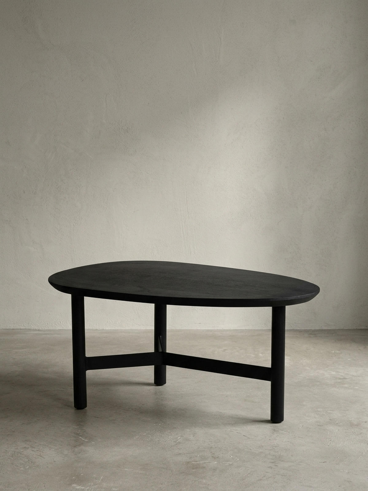 COUCHTISCH Mango Massivholz in Schwarz, Nierenform, 86x50x37 cm - Schwarz, Holz/Metall (50/86/37cm) - KADIMA DESIGN