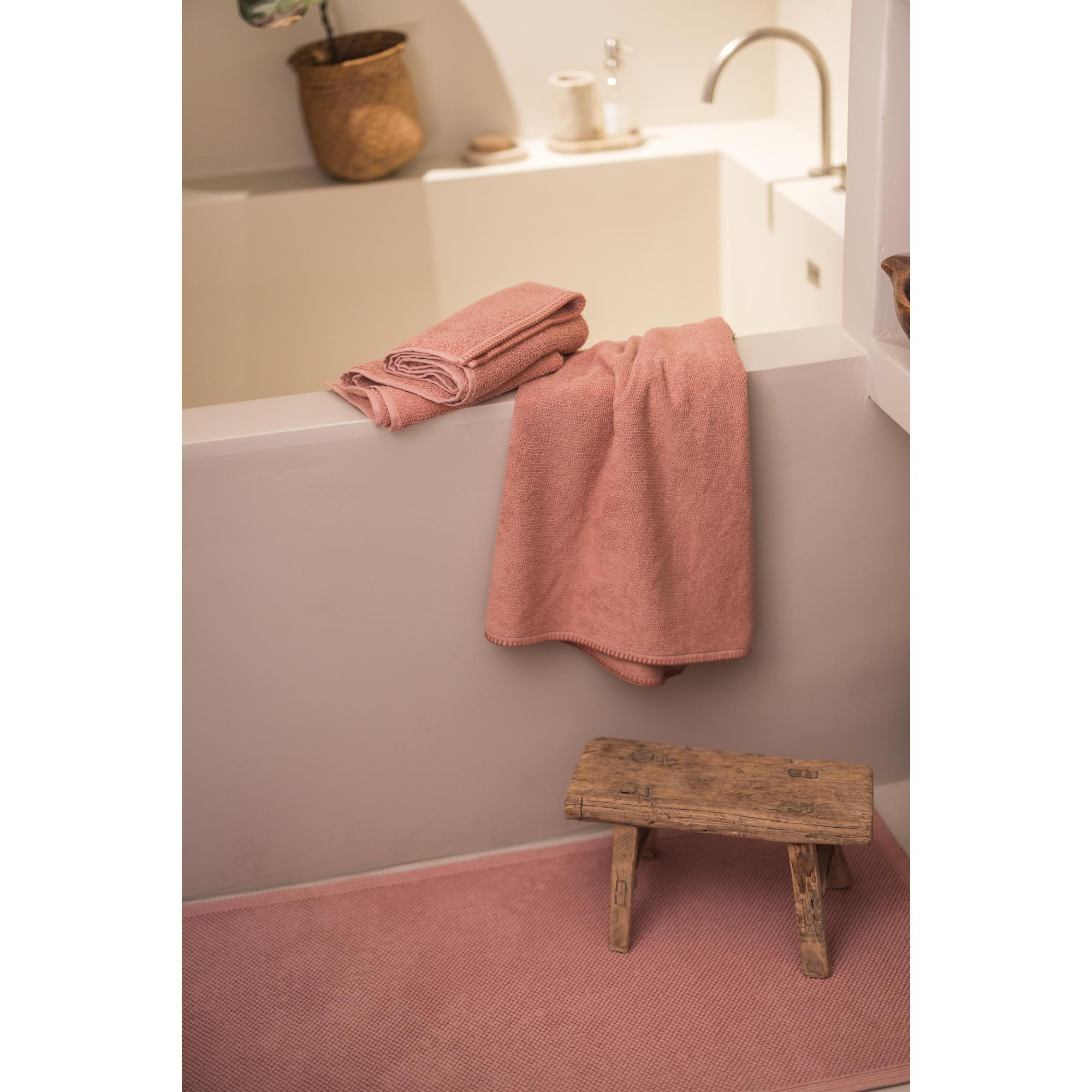 BADEMATTE Etia azaleefarben 54 x 64 cm - Rosa, Textil (54/64cm) - Vivaraise