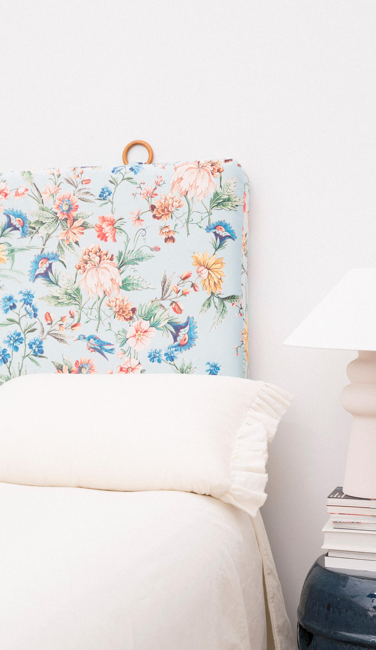 KOPFTEIL aus Samt und Schaumstoff mit floralem Muster auf hellem blauen Hintergrund VELVET - Hellblau, Textil (160/60/8cm) - RNT By Really Nice Things