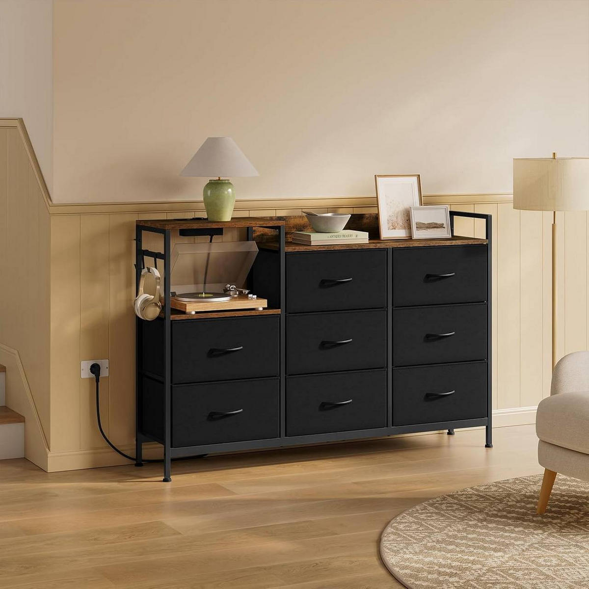 KOMMODE mit 8 Schubladen, 2 Steckdosen, Schwarz - Schwarz, Holzwerkstoff/Textil (132/88/30cm) - Woltu