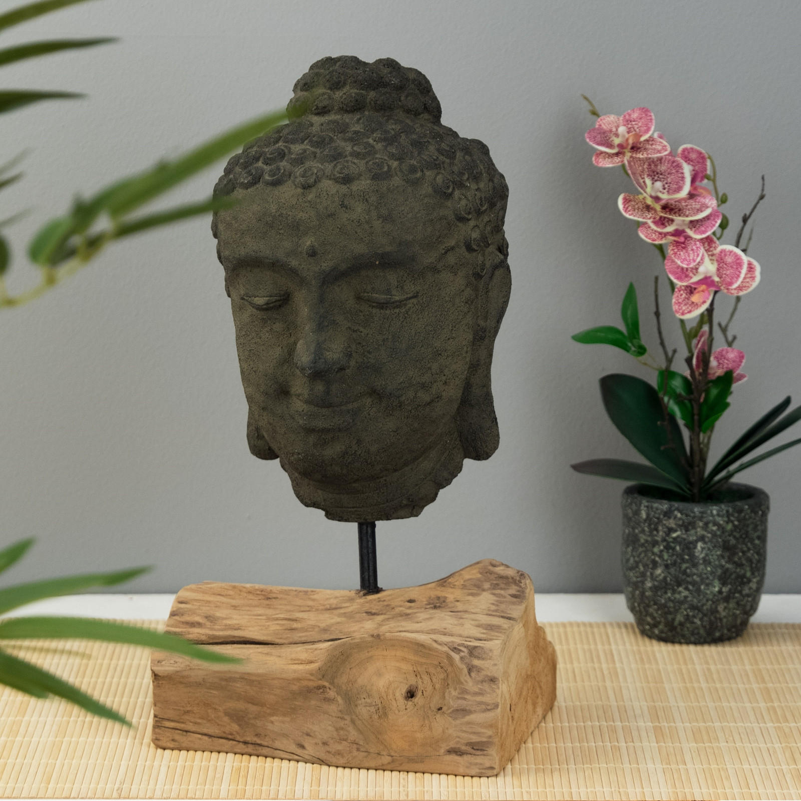SKULPTUR Buddha Beton, auf Wurzelholzsockel grau-braun - Grau, Holz (25/45/18cm) - CREEDWOOD